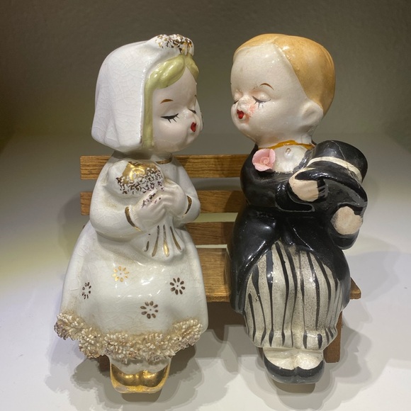 Vintage 50’s Kissing Wedding Couple on Bench Salt & Pepper Shakers - Picture 1 of 11